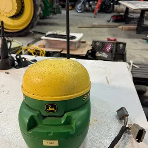 John Deere StarFire 3000 receiver