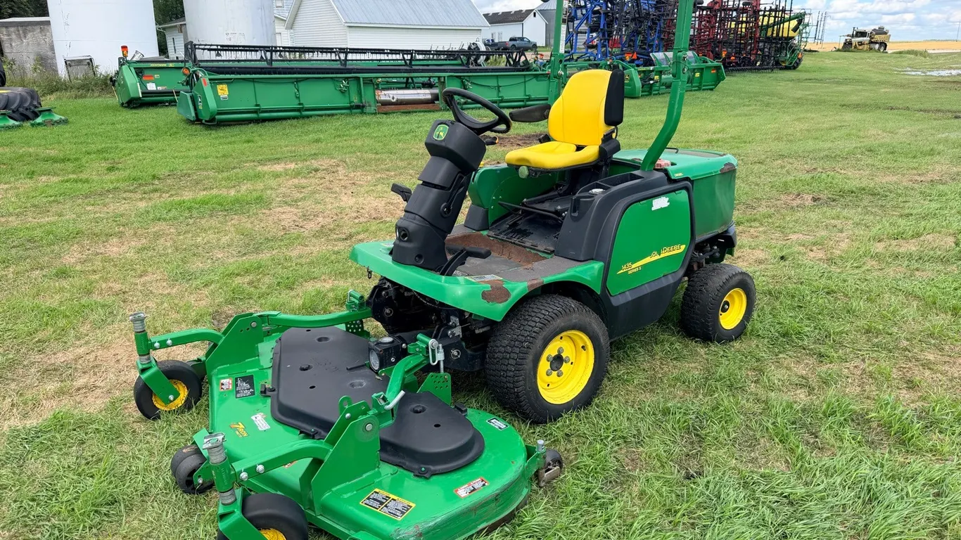 John Deere 1435 Series II front deck lawn mower