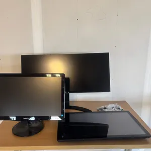 LG, Philips & Touchscreen Monitor Bundle
 UNRESERVED