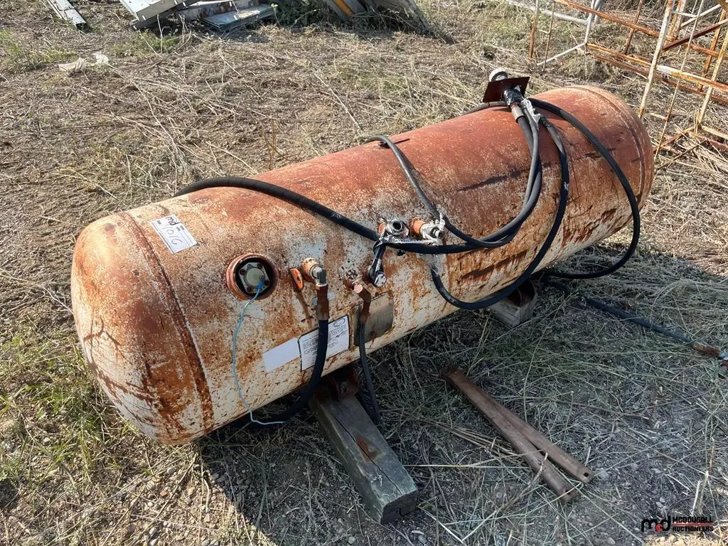 Horizontal Steel Fuel Tank w/ Hoses
UNRESERVED