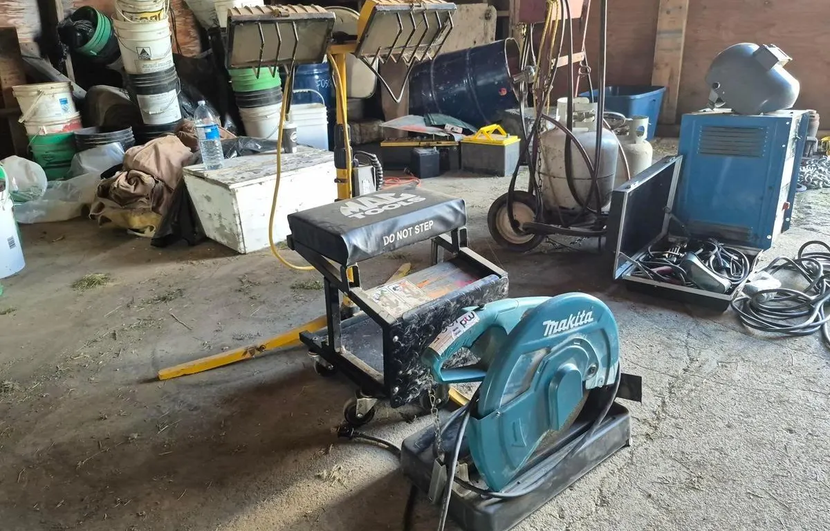Makita Chop Saw, Work Lights & Mag Creeper
UNRESERVED