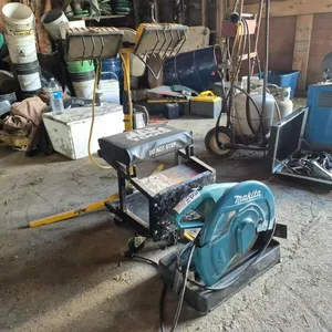 Makita Chop Saw, Work Lights & Mag Creeper
 UNRESERVED