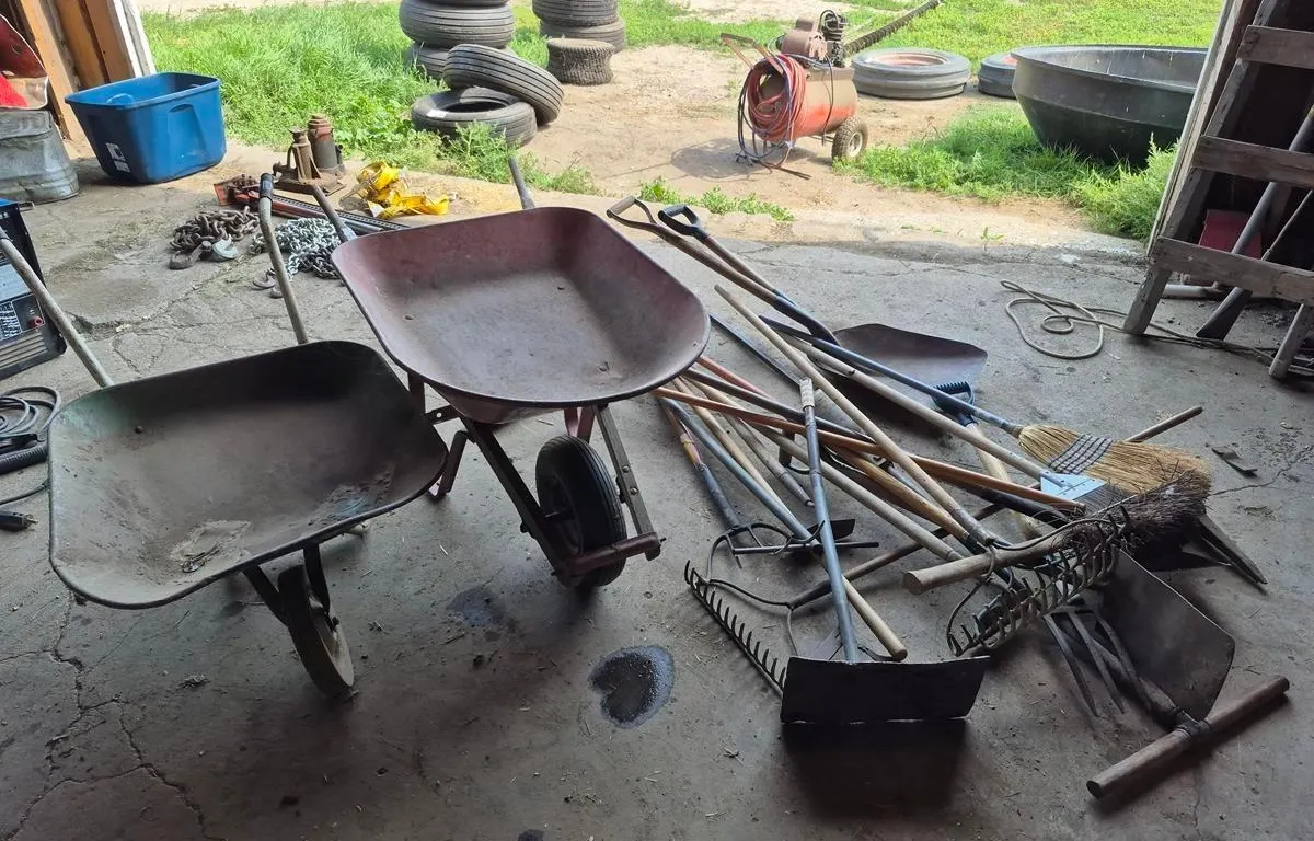 Wheelbarrows and Assorted Hand Tools
UNRESERVED