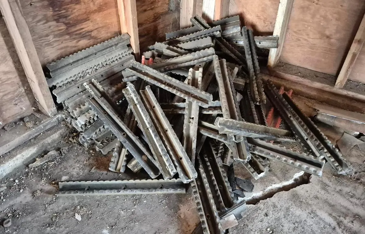 Combine Feeder Chain Slats
UNRESERVED