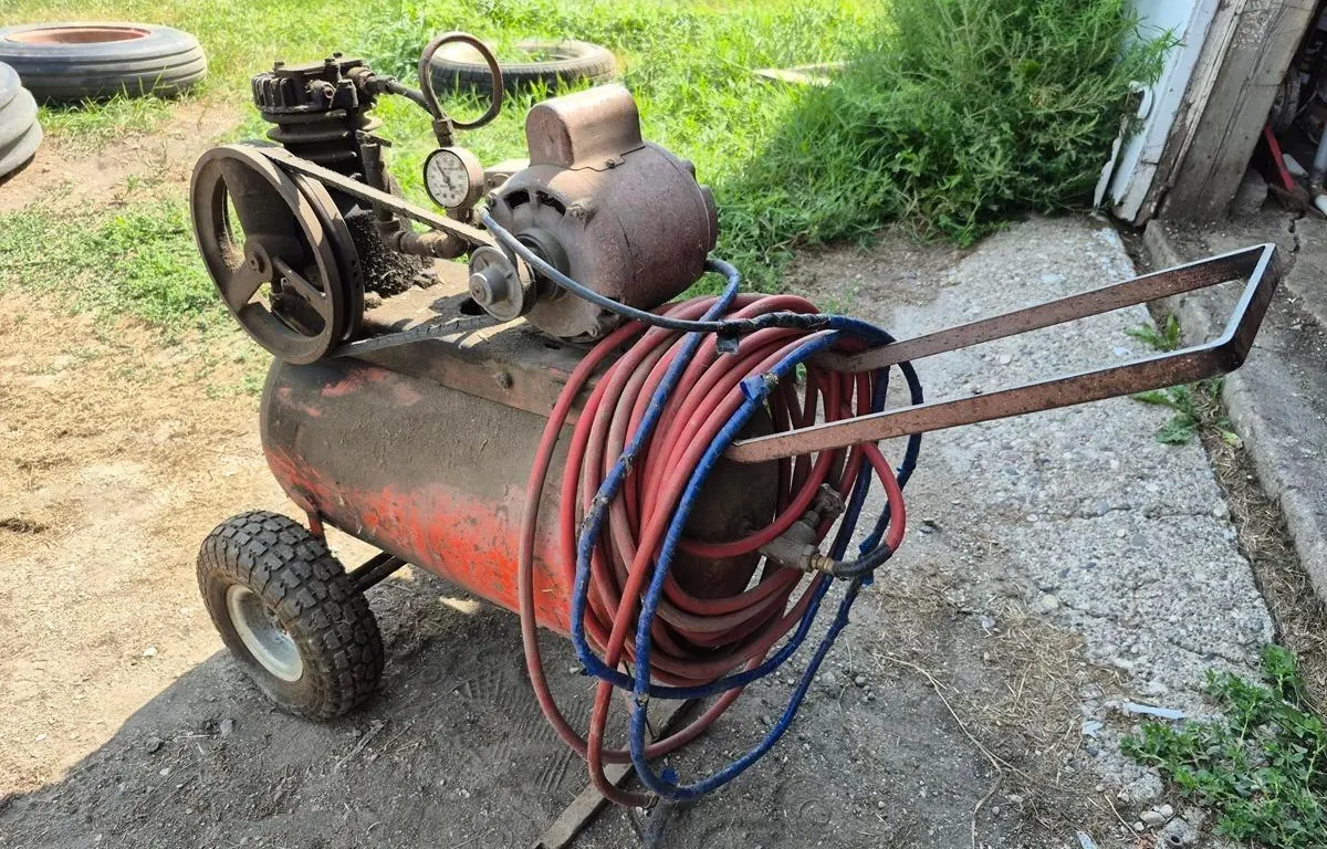 Campbell Hausfeld Portable Air Compressor
UNRESERVED