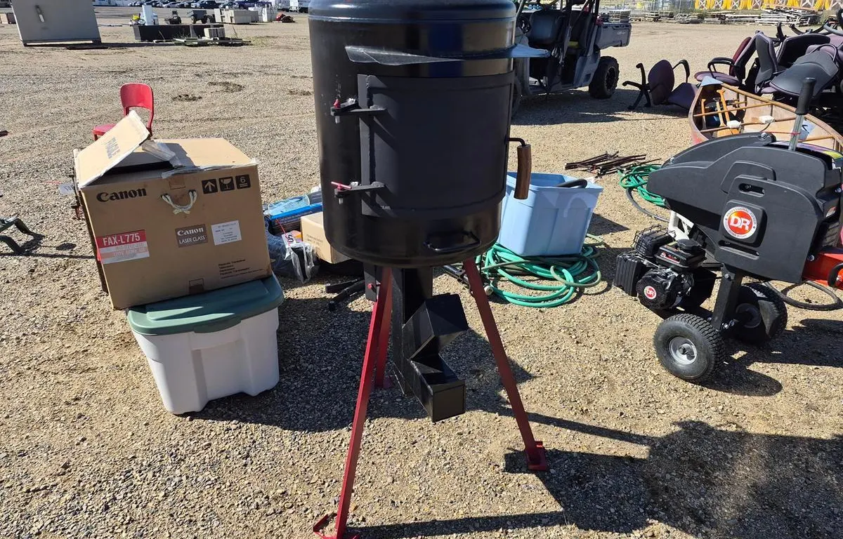 Outdoor Rocket-Oven
UNRESERVED
