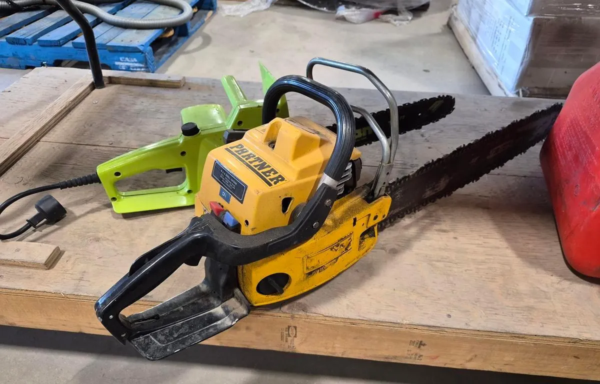Partner Chainsaw & Poulan Chainsaw
UNRESERVED