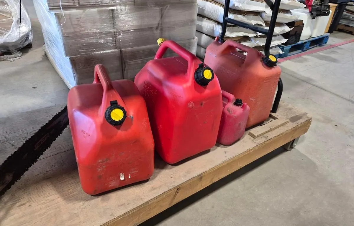 Assorted Empty Fuel Cans
UNRESERVED
