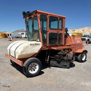 Broce CR350 Self-Propelled Broom