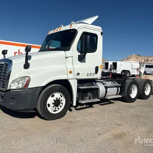 2013 Freightliner Cascadia 125 T/A Day Cab Truck Tractor