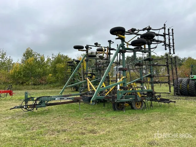 New Noble 8000 41 ft Chisel Plow