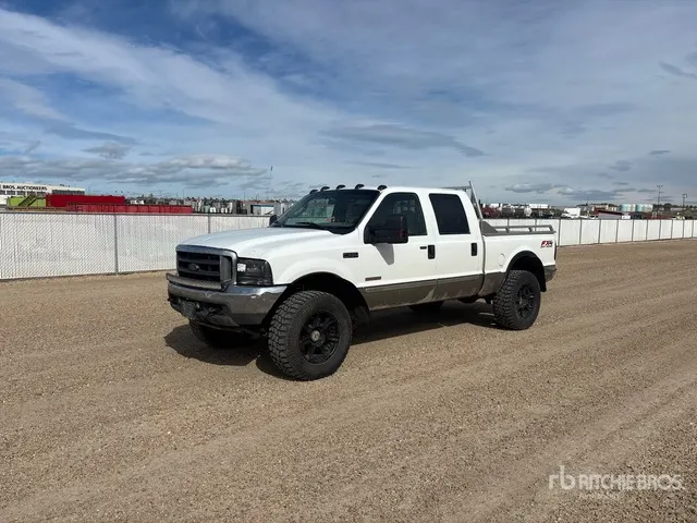 2004 Ford F-350 Lariat 4x4 Crew Cab Pickup