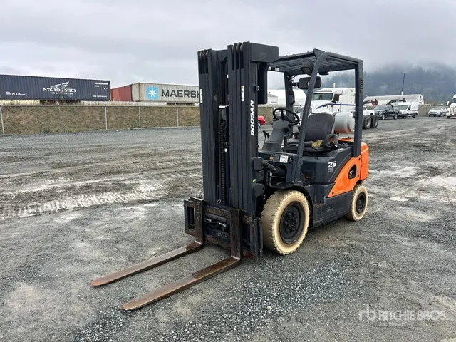 2017 Doosan G25N-7 3850 lb Pneumatic Tire Forklift