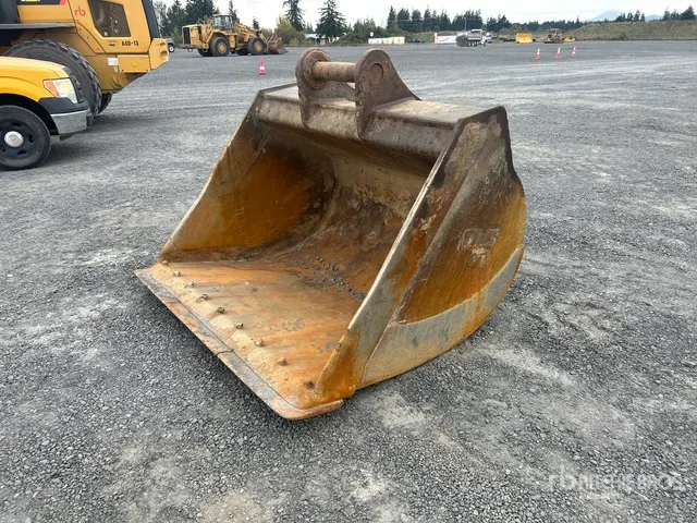 70 in Cleanup Excavator Bucket - Fits Hitachi ZX350