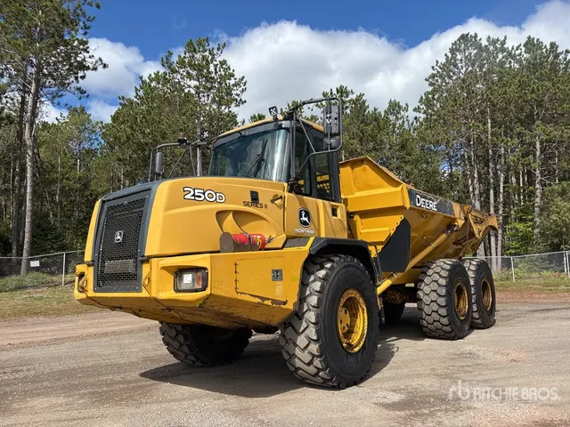 2015 John Deere 250D Series II Articulated Dump Truck