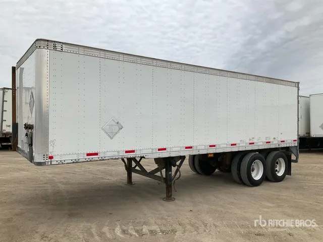 2017 Vanguard VIP4000 28 ft x 102 in T/A Van Trailer