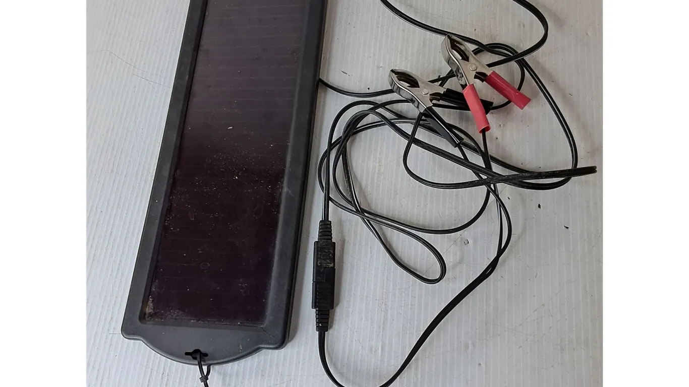 Emergency Solar Booster Kit 14" x 5"- Consigner States Working