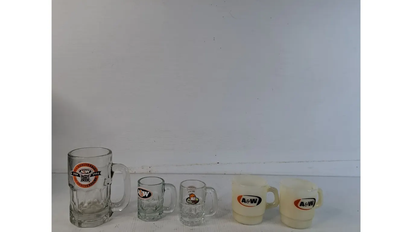 (5) Vintage A & W Mugs