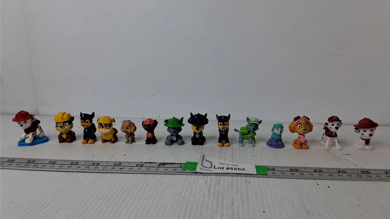 (14) Paw Patrol Figurines