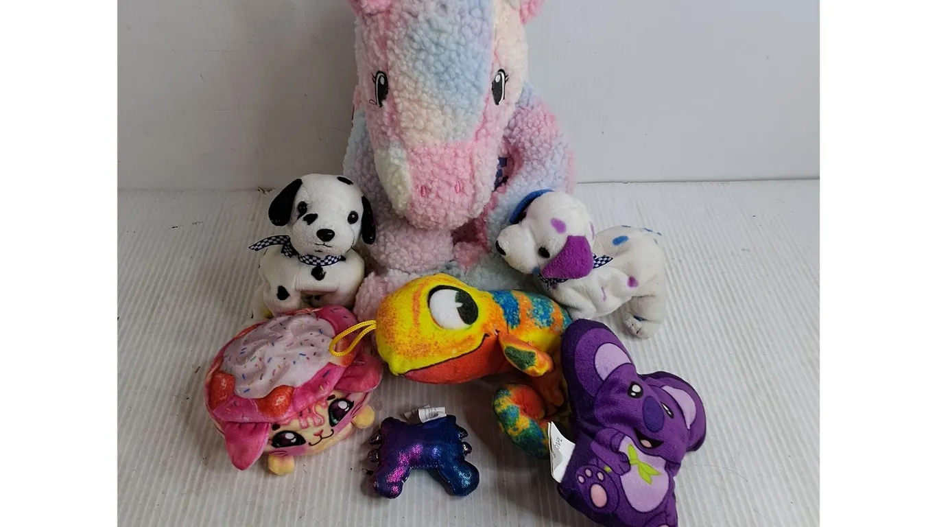(7) Stuffy Toys