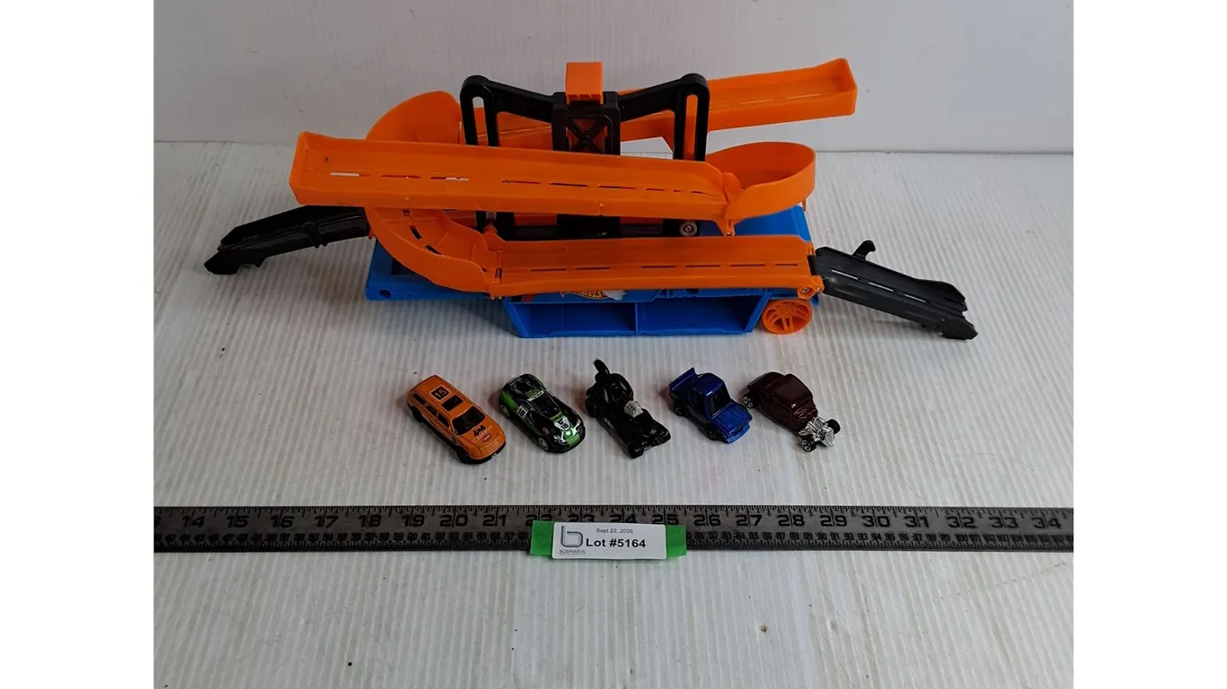 Hot Wheels Ramp & 5 Vehicles