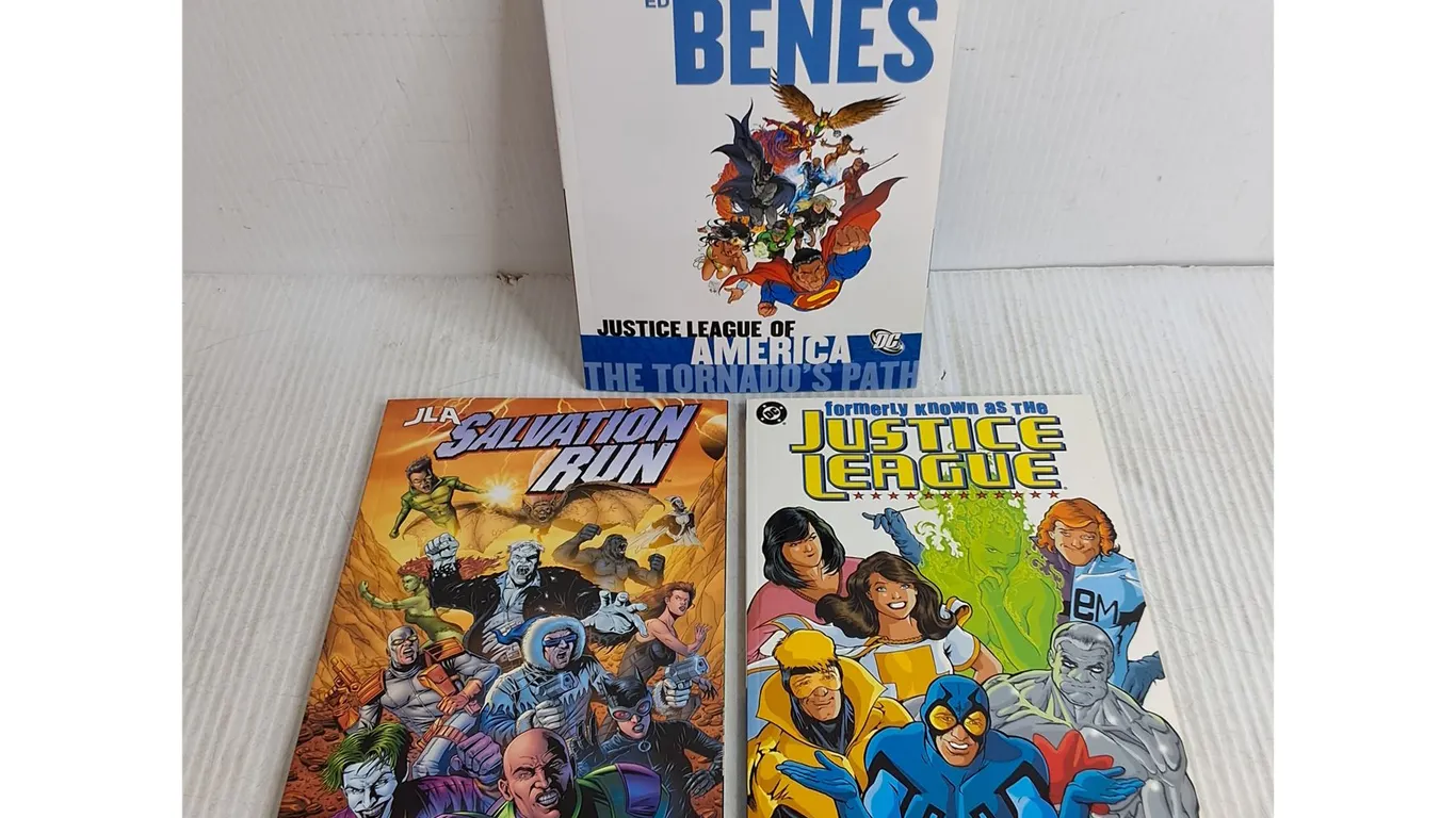 (3) DC Comics Justice League Graphic Novels