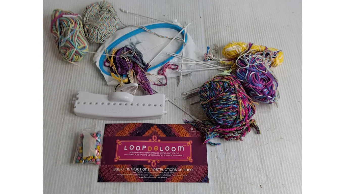Loop De Loom Crochet Tool, Yarn