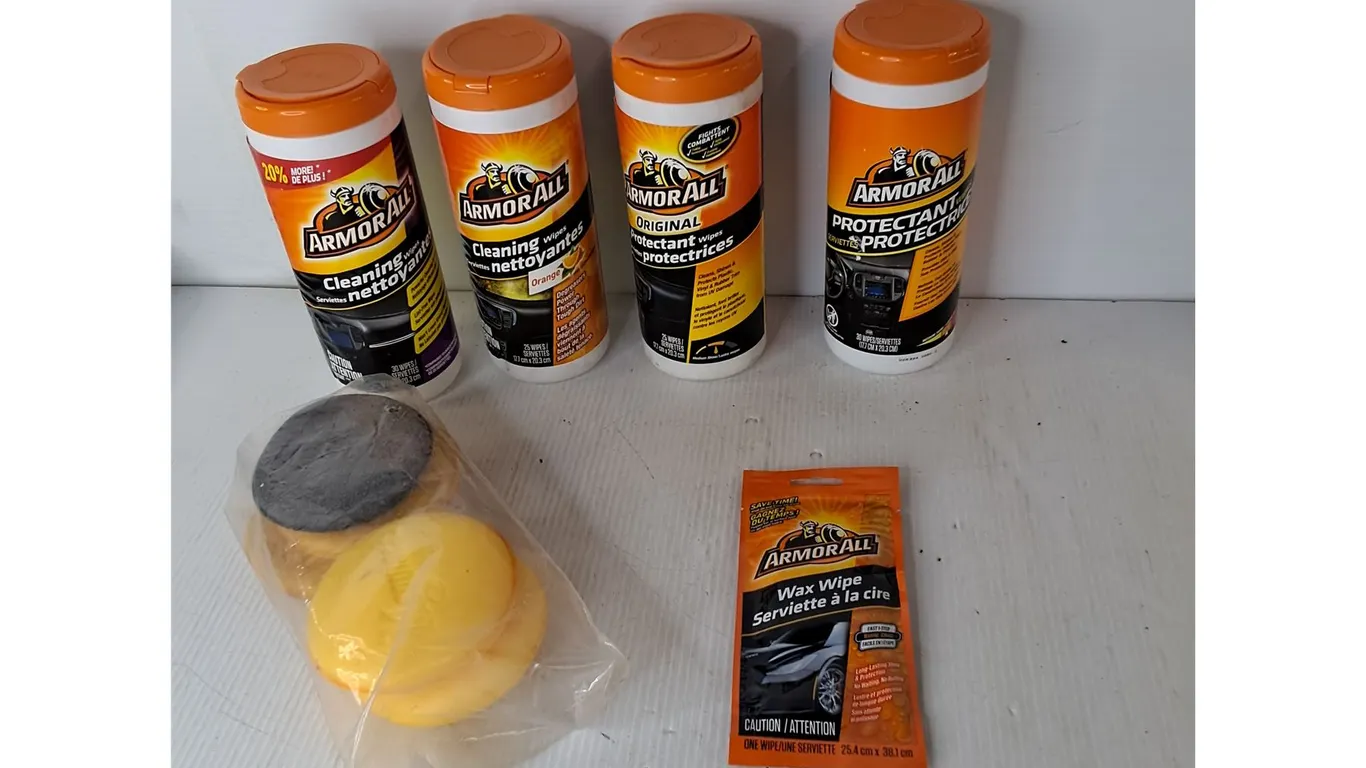 Automotive Cleaning/Wax Wipes & Foam Pads