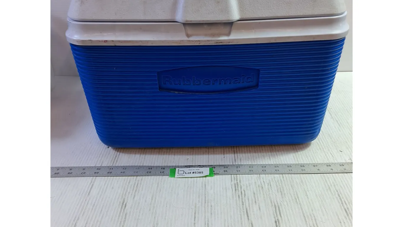 Rubbermaid Cooler - (20x12x13")