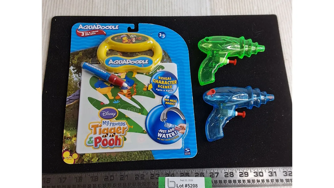 NIB Disney "Tigger & Pooh" Aqua Doodle, Water Guns