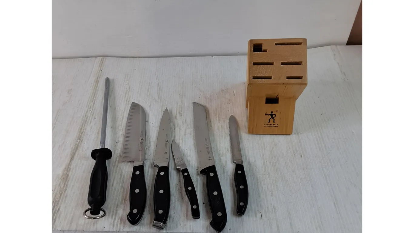 JA Henckels Knife Block with (4) Henckels Knives, Honing Rod, (1) Chicago Cutlery Knife