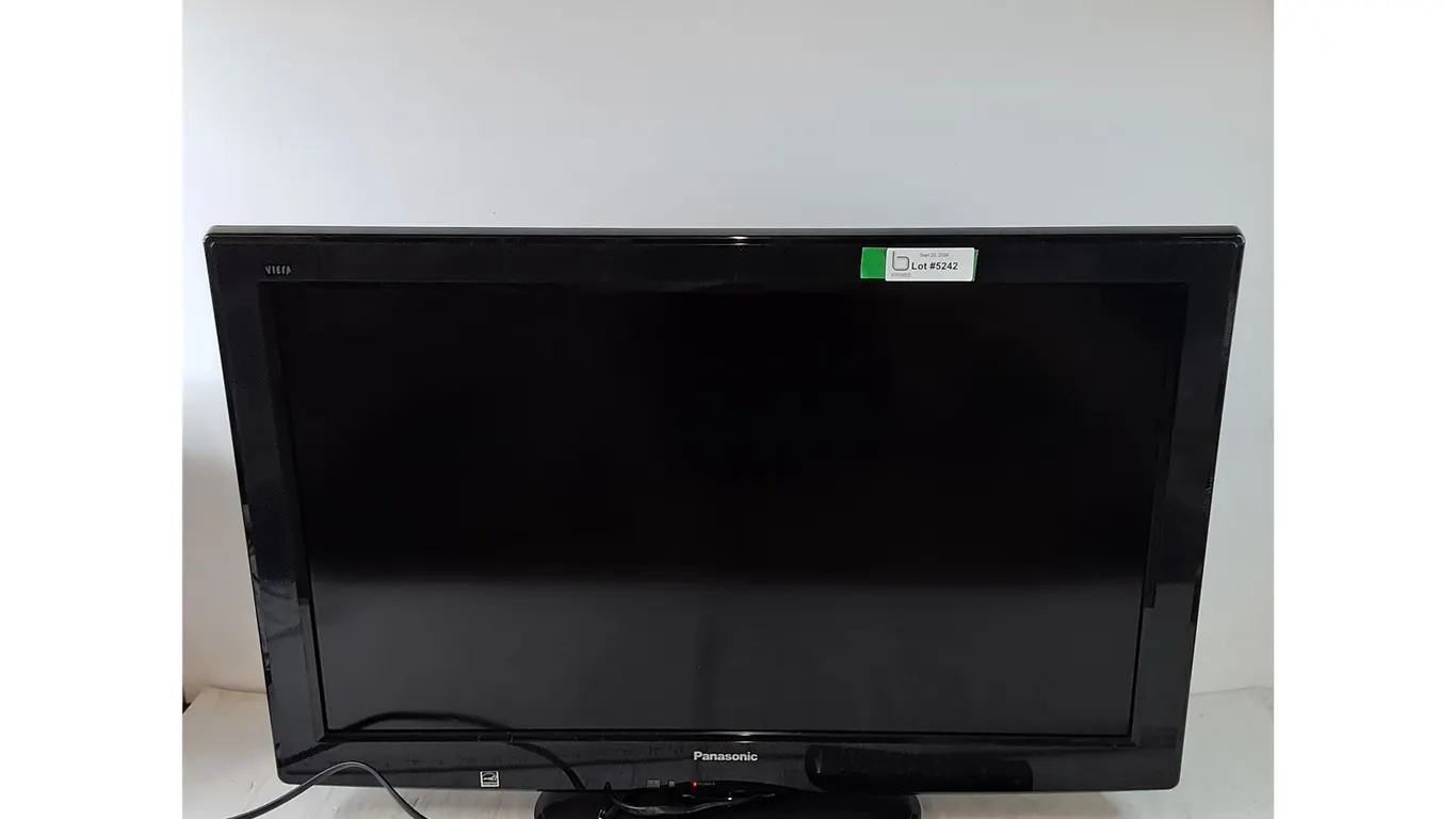 Panasonic Viera 31" Flatscreen TV Powers On