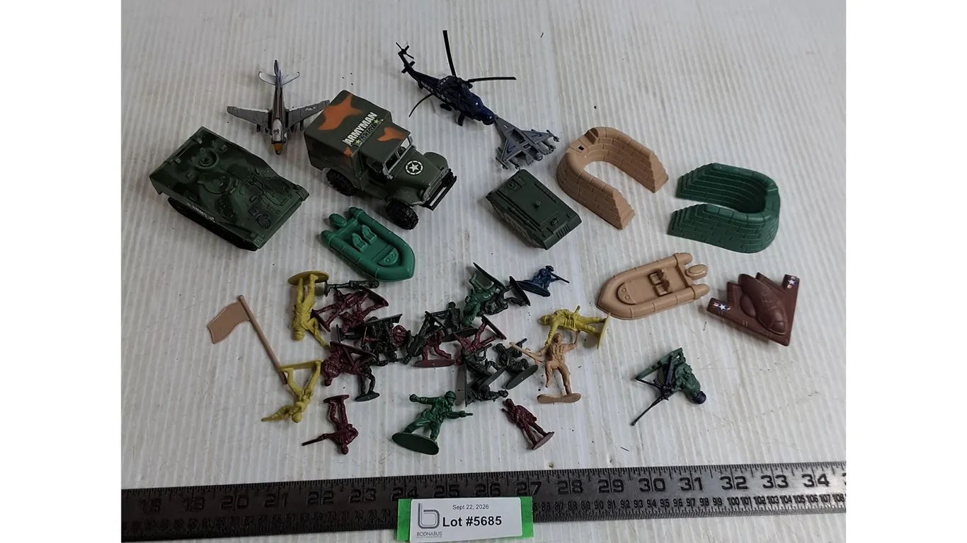 Toy Military Vehicles & Soldiers