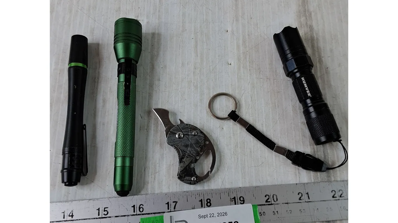 (3) Flashlights, (2) Untested As-Is (1) Tested Works, Carabiner Folding Knife