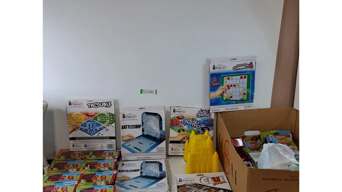 (17) Schleich Puzzlemals, (10+) Colorforms Board Games, Battleship, Monopoly, Trouble Connect4, Clue
