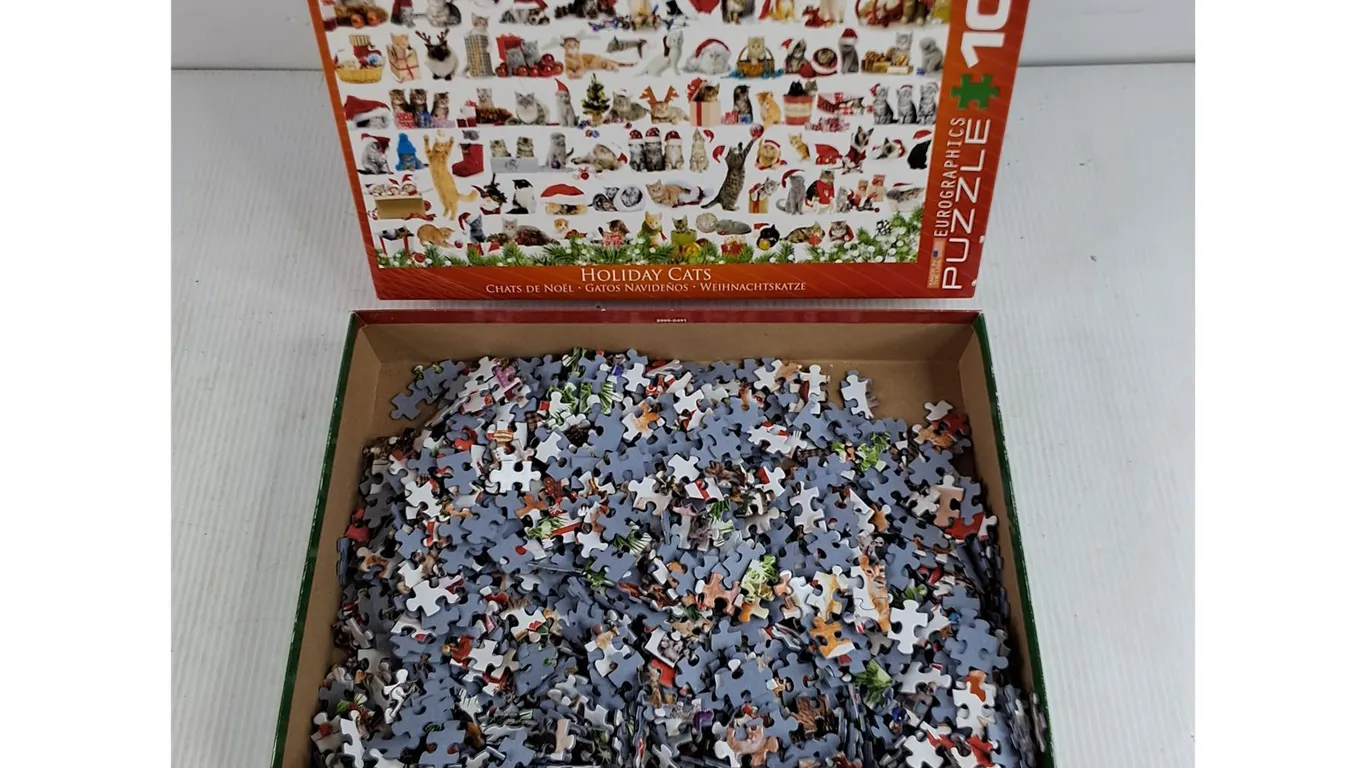 1000 Piece Holiday Cats Puzzle - As Is
