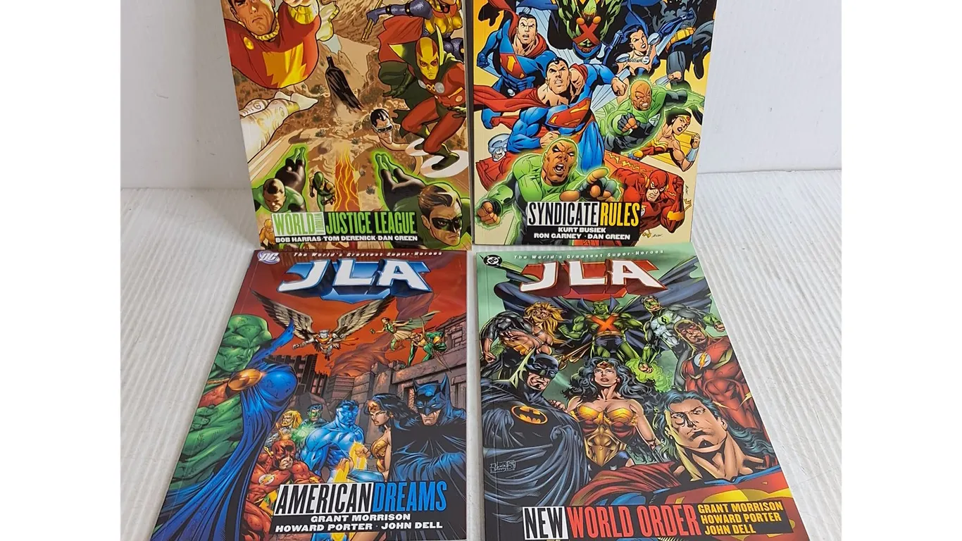 (4) DC Justice League Graphic Novels