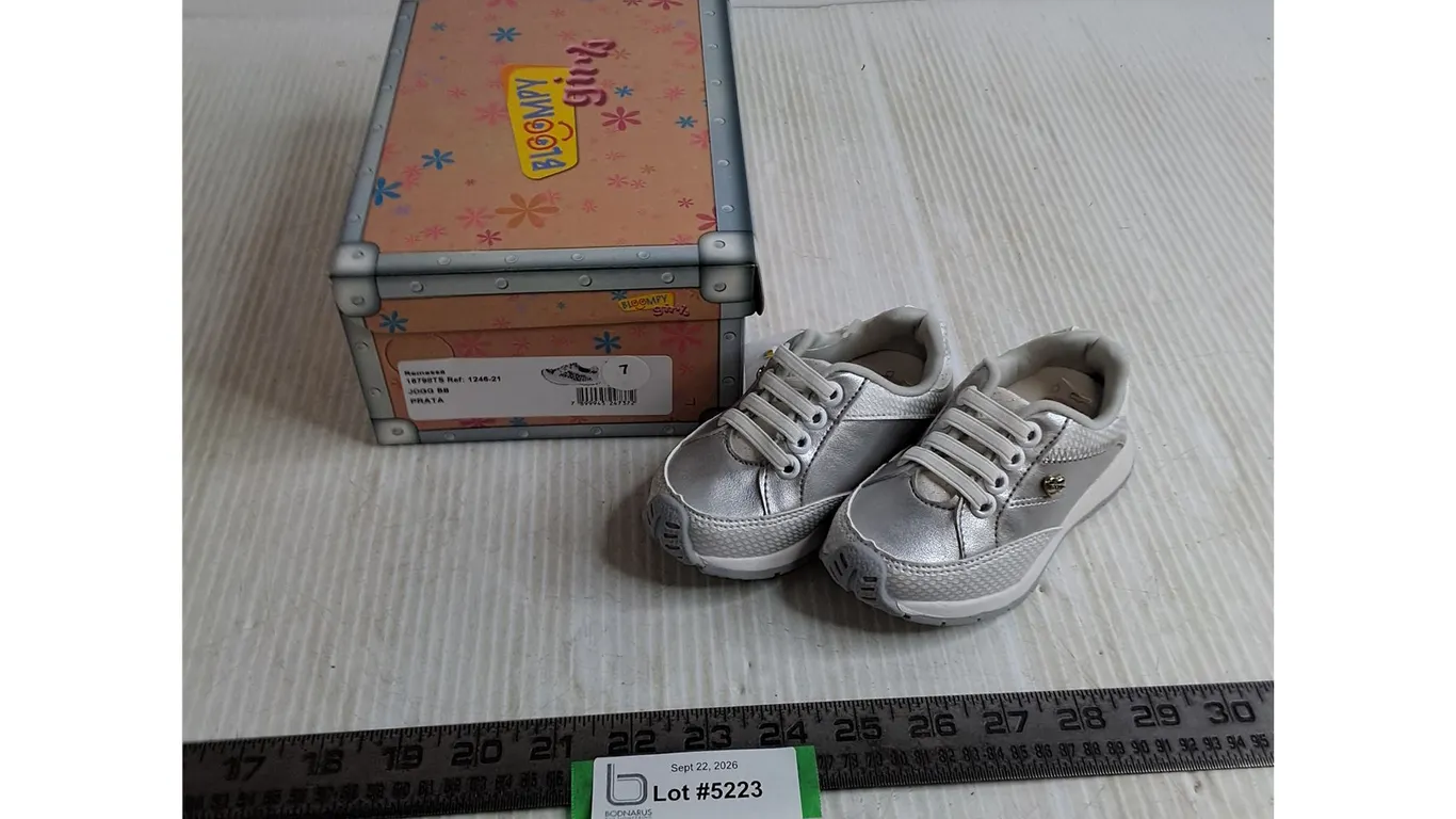 NIB Bloomy Girls Size 7 Infant Shoes