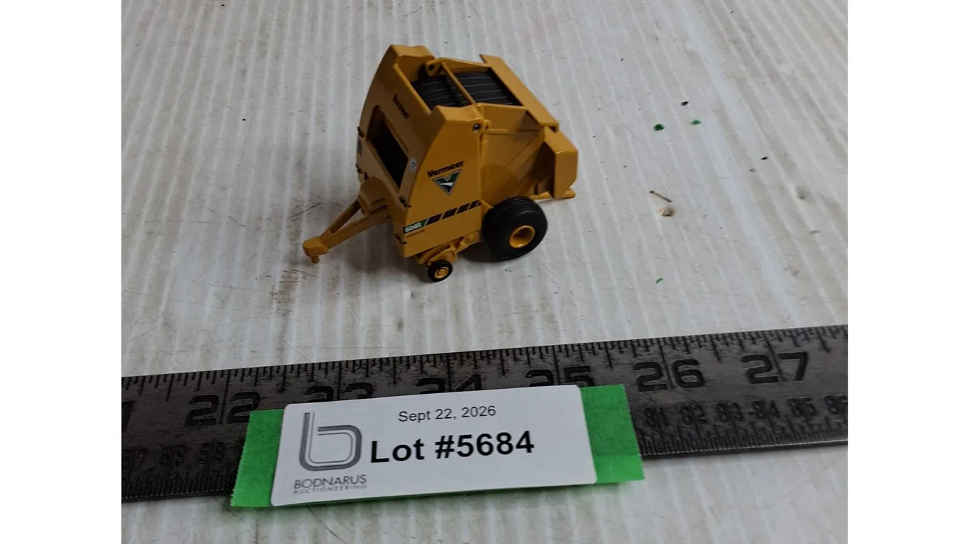 Vermeer Diecast Round Baler 1:50 Scale