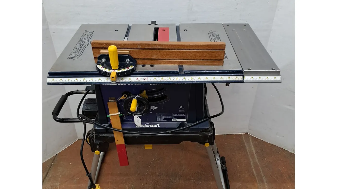 *Mastercraft Tablesaw with Wheels Tested No Shipping