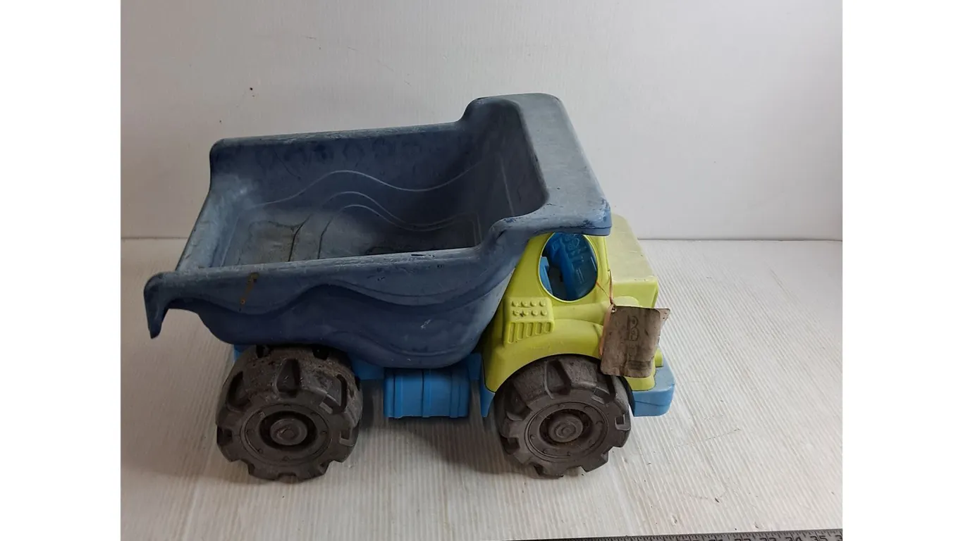 Colossal Cruiser Toy Dump Truck