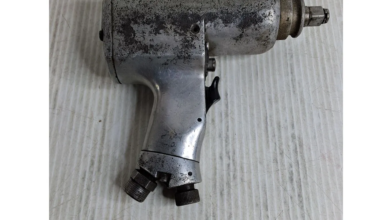 (1) Vintage Pneumatic Air Impact Wrench
