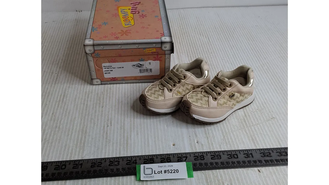 NIB Bloomy Girls Size 7 Infant Shoes