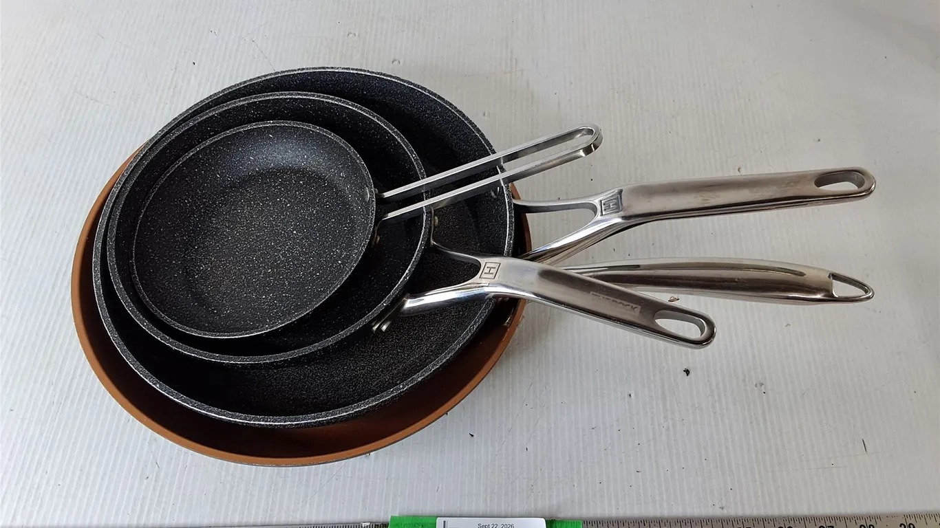 (4) Frying Pans up to 11.5" Diameter