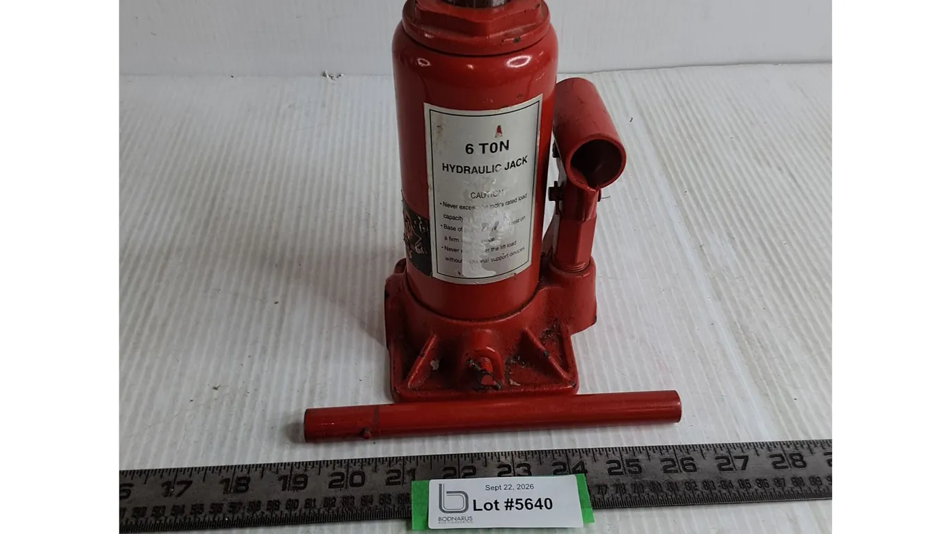 6-Ton Hydraulic Bottle Jack, Pickup Only