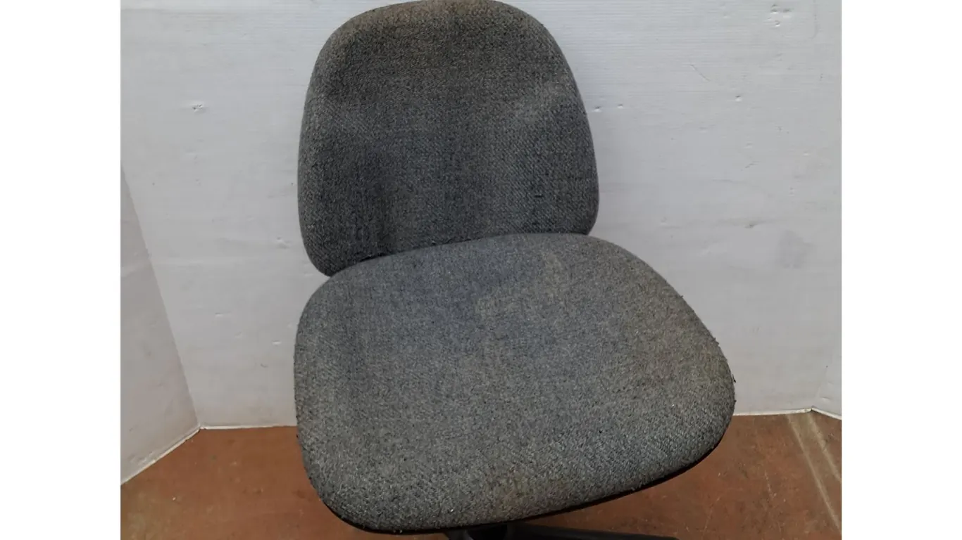 *Office Chair with Wheels No Shipping