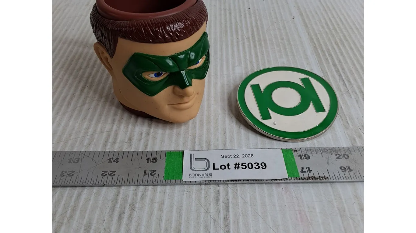 Official DC Comics Green Lantern Belt Buckle, DC Comics 1995 Robin Cup