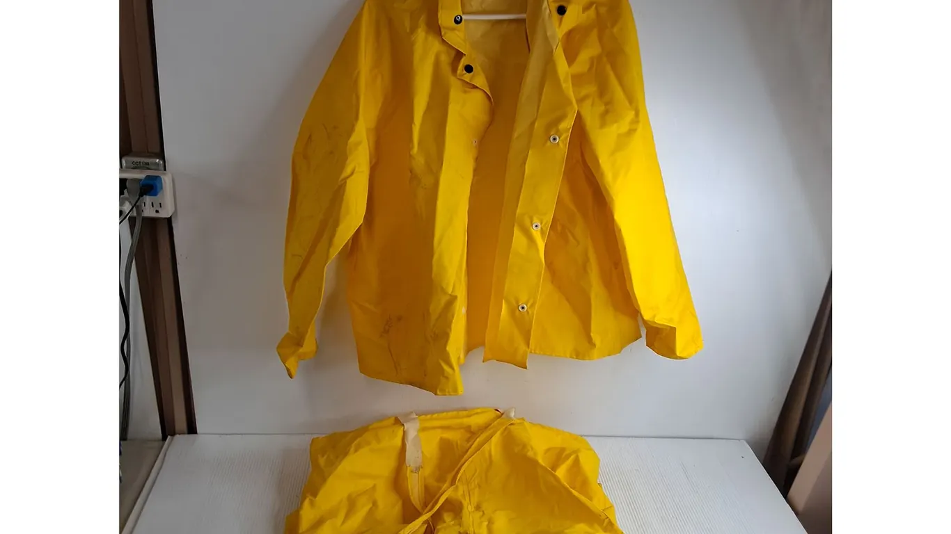 Fleck Brothers 2-Piece Rain Suit - Size Men's Large