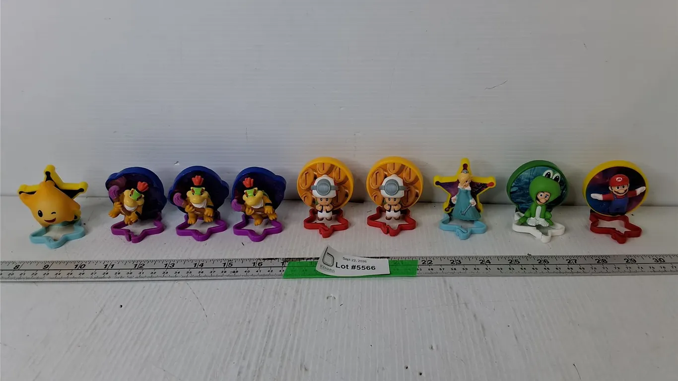 (9) Super Mario Clip Figurines