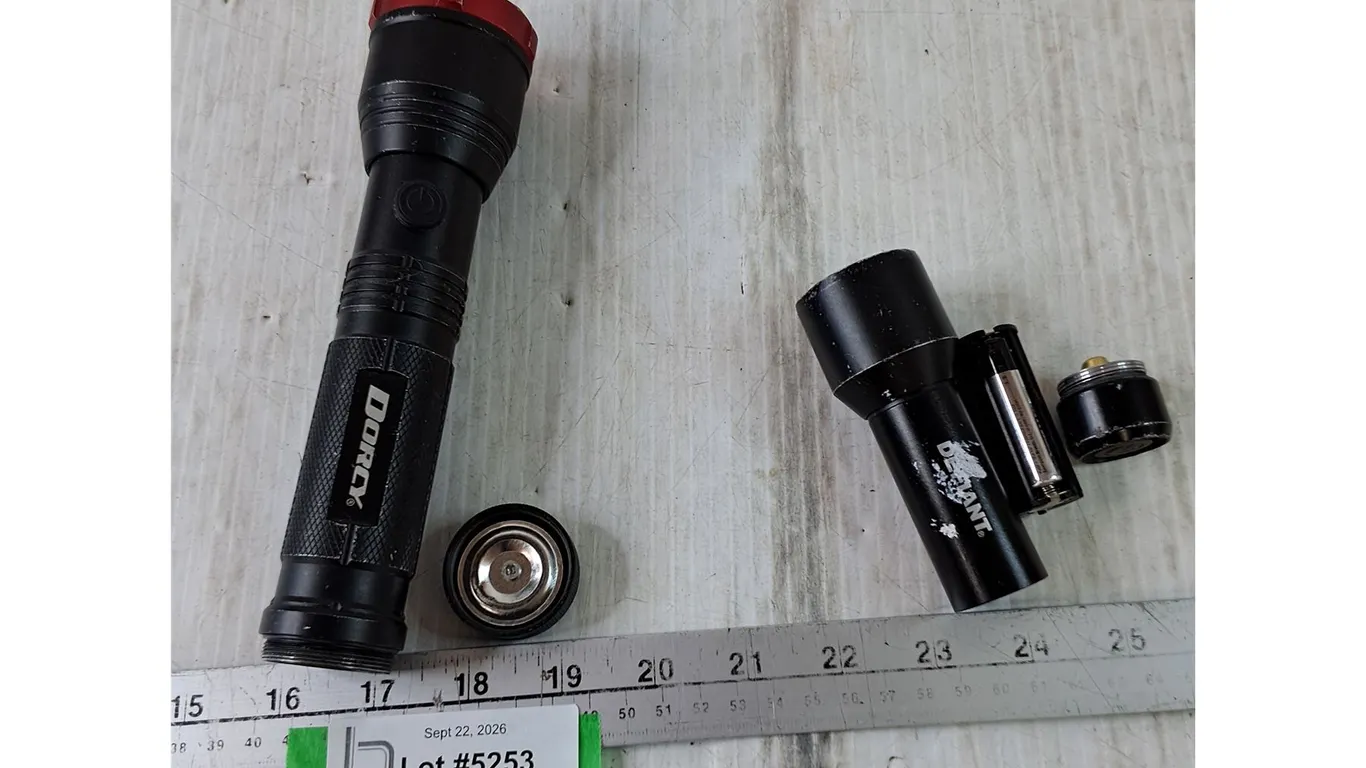(2) Flashlights Untested As-Is, Dorcy and Defiant Brands